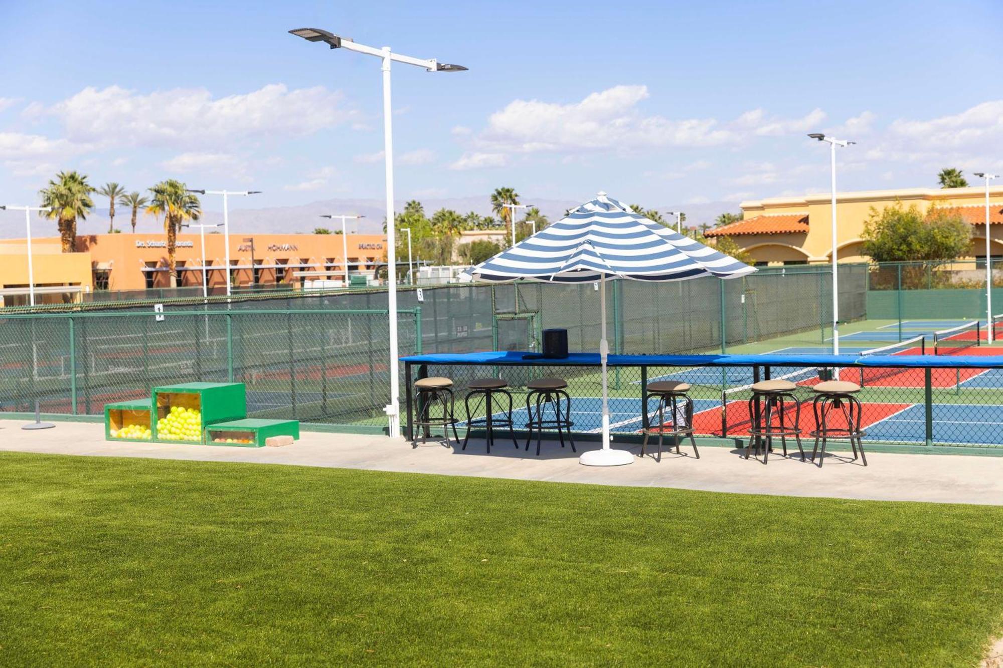 Embassy Suites By Hilton Palm Desert Exterior photo