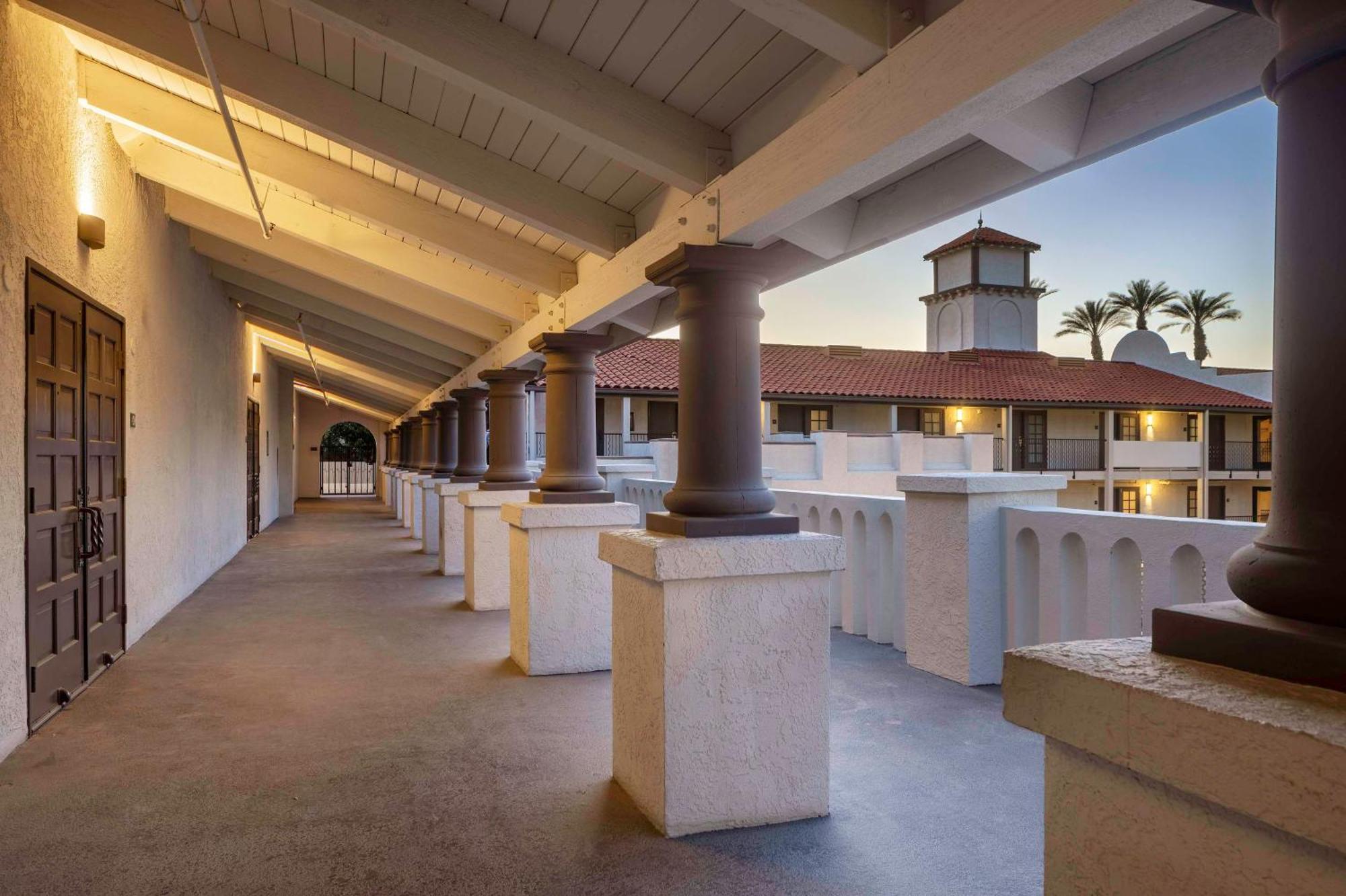 Embassy Suites By Hilton Palm Desert Exterior photo